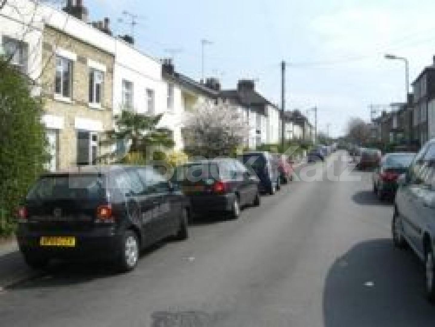 			LOVELY LOCATION!!!, 2 Bedroom, 1 bath, 1 reception Flat			 Trinity Road, EAST FINCHLEY N2